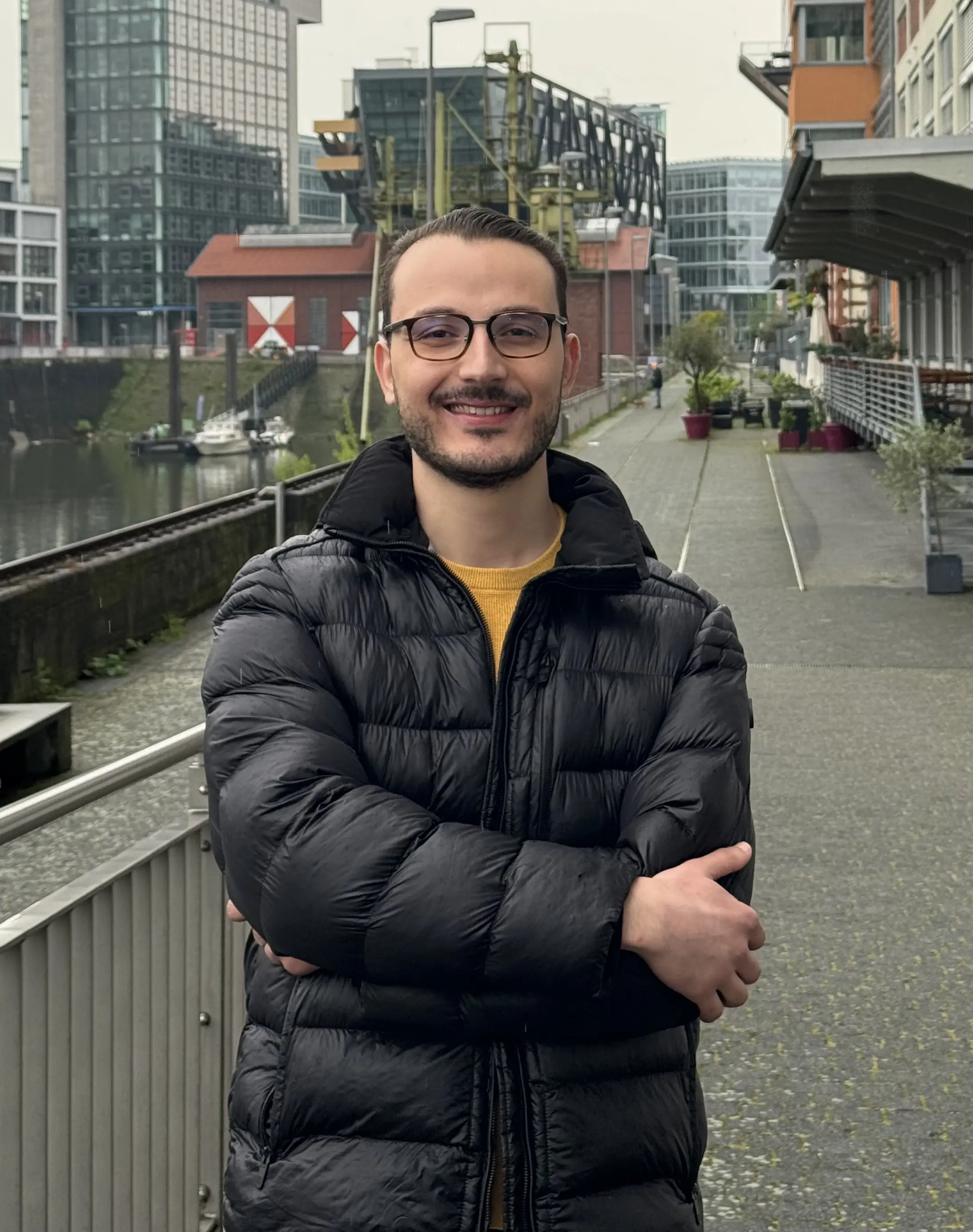 Alaeddine smiling in Düsseldorf Medianhafen